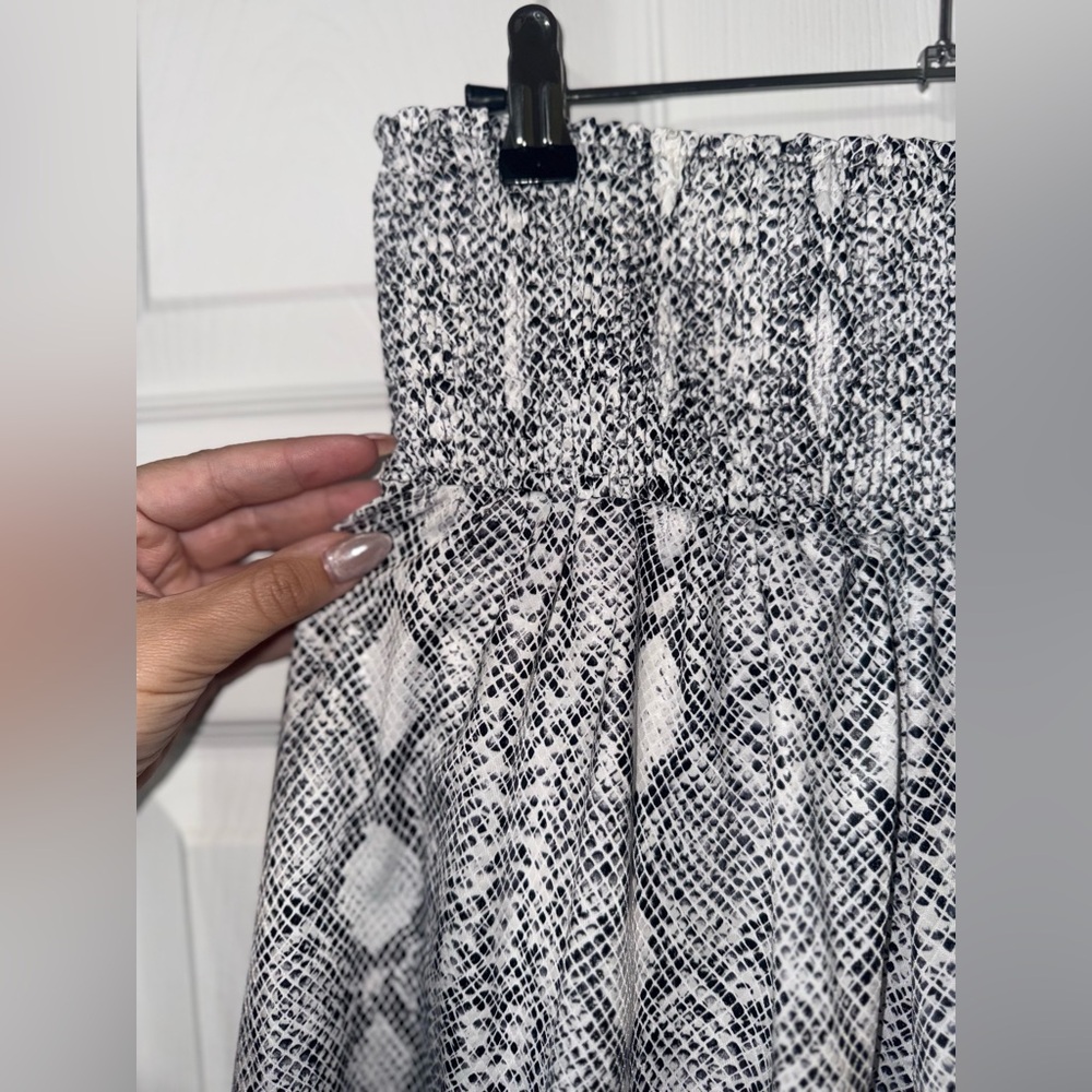 TCEC Snakeskin High Waist Silky Pull On Shorts - Picture 4 of 6